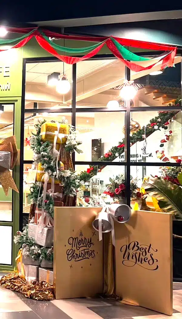 LINE ALBUM Station Es Cafe Christmas ๒๔๐๑๒๒ 4 Copy