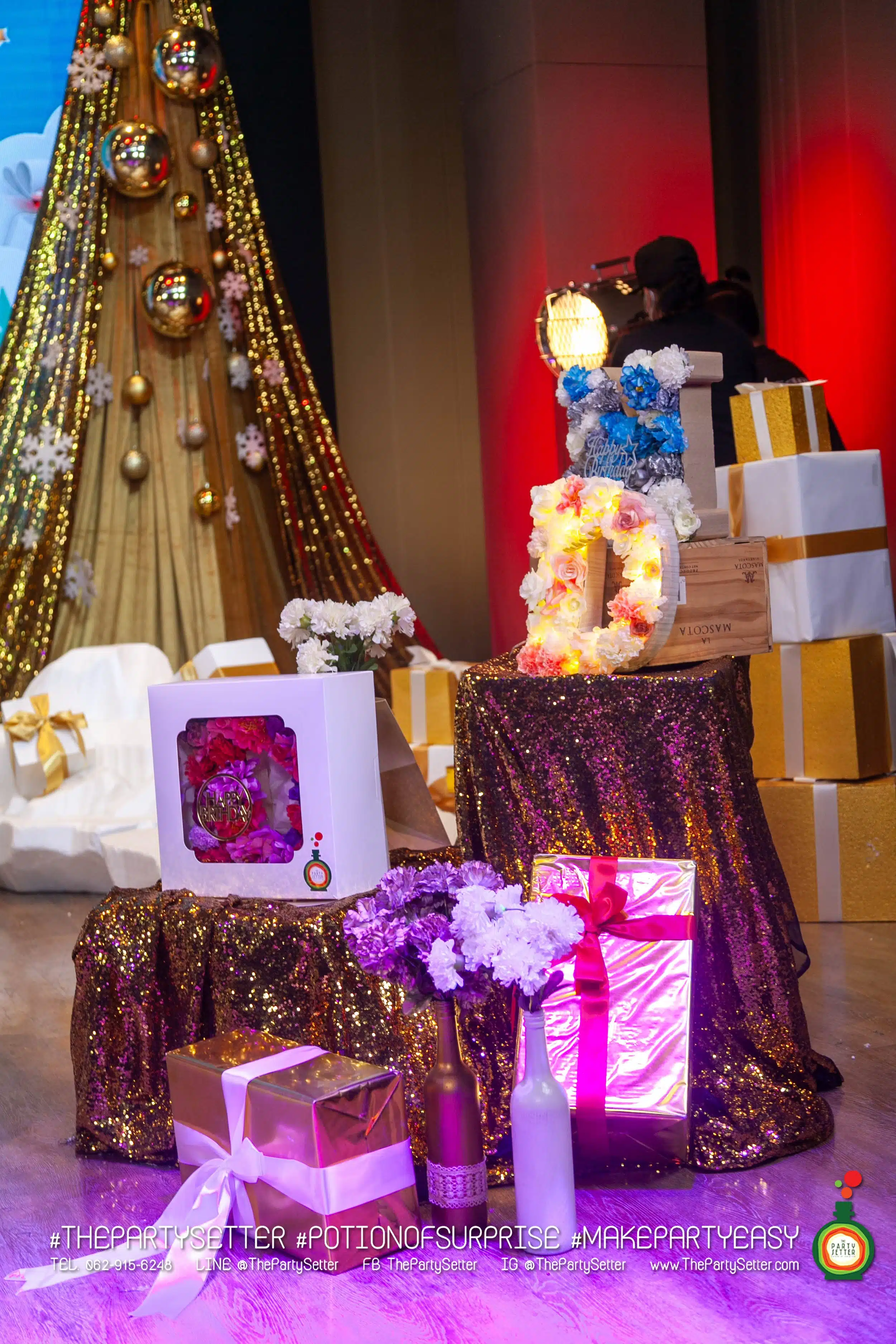 the party setter theme christmas gold 3 scaled