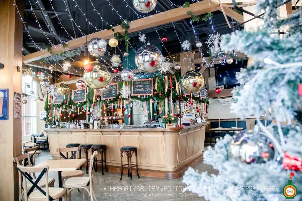 the party setter theme christmas red green 11