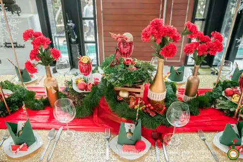 the party setter theme christmas red green 17