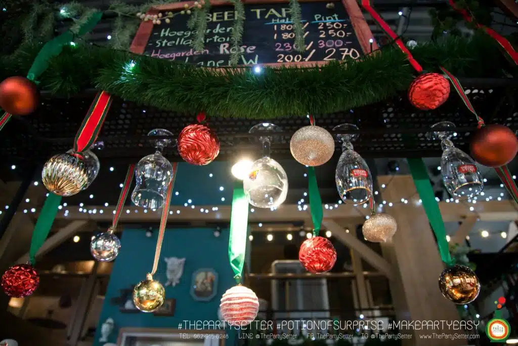 the party setter theme christmas red green 5