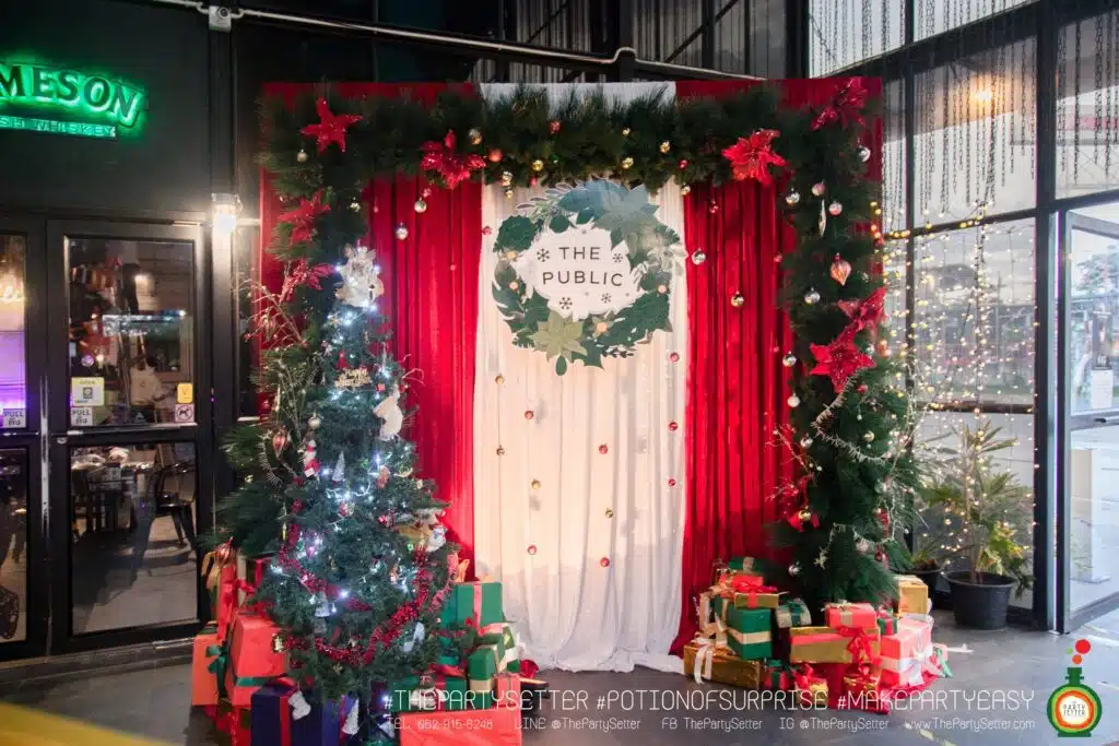 the party setter theme christmas red green 7
