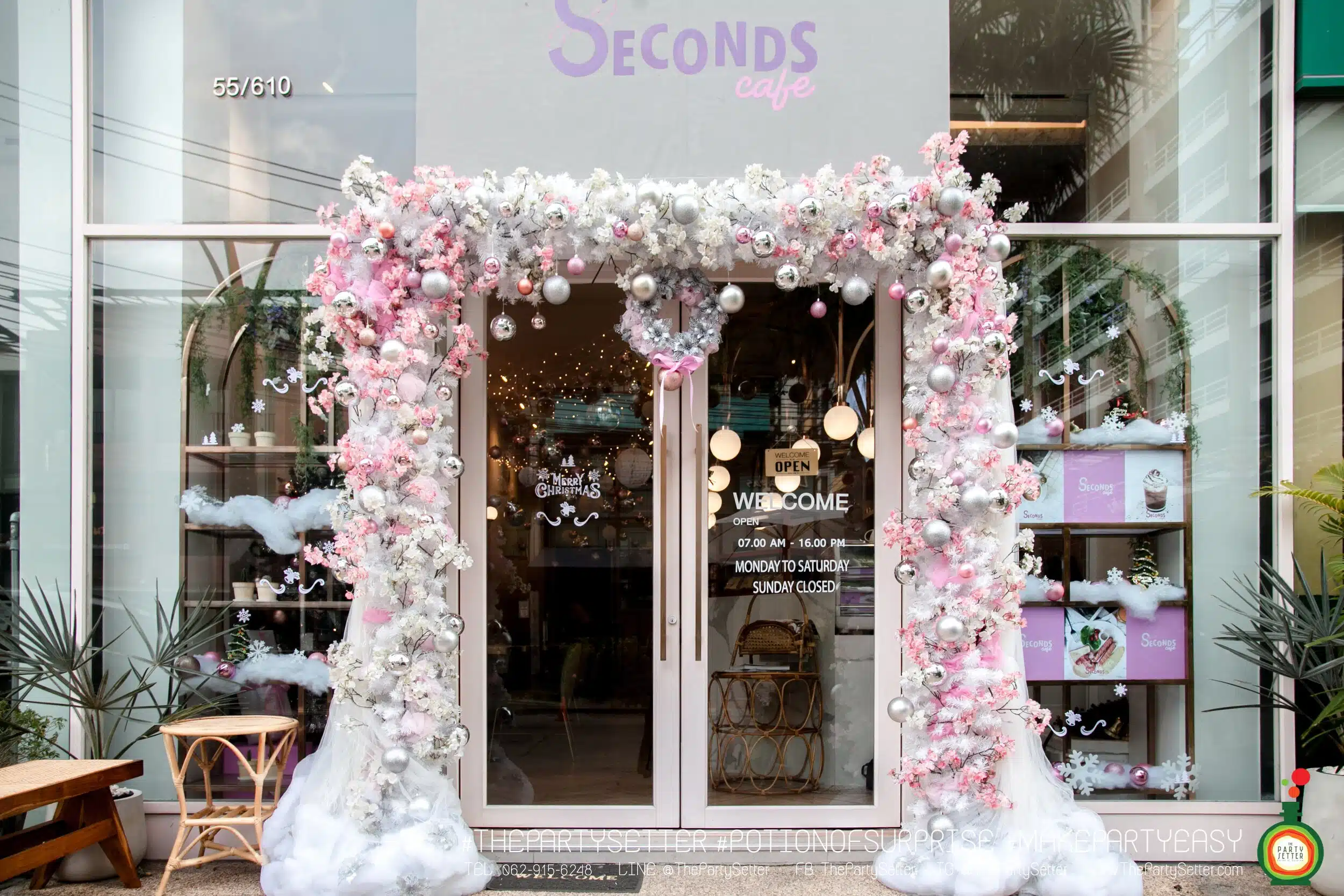 the party setter theme christmas white pink1
