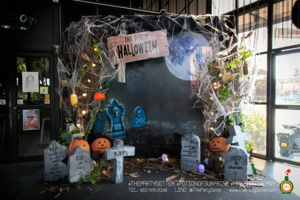 the party setter theme halloween the grave 1