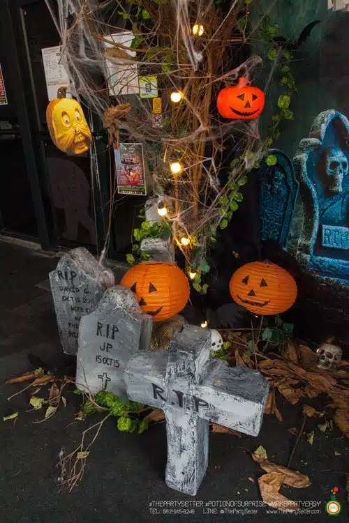 the party setter theme halloween the grave 2
