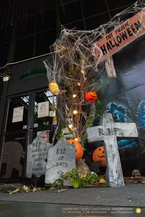the party setter theme halloween the grave 5