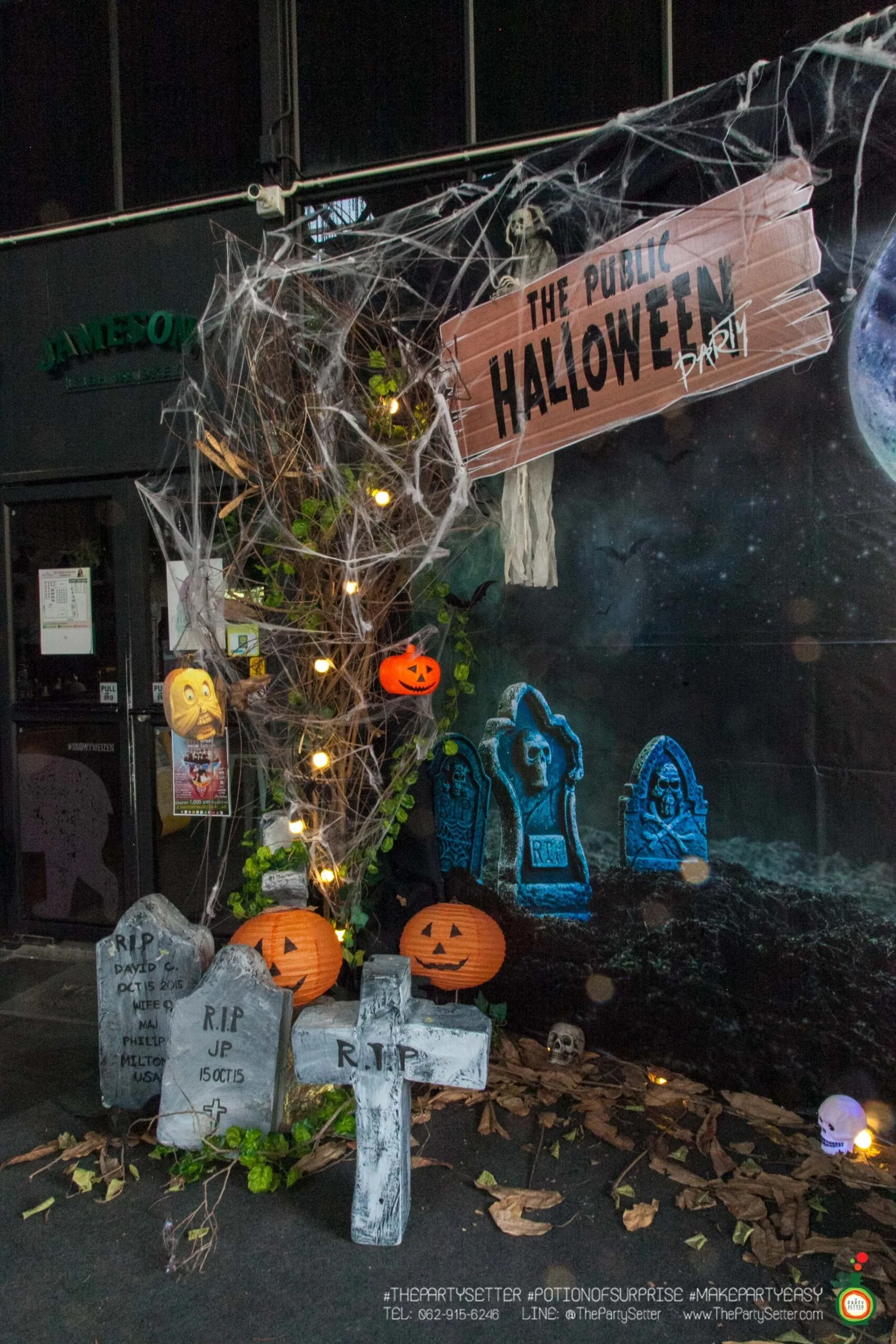 the party setter theme halloween the grave 6 scaled