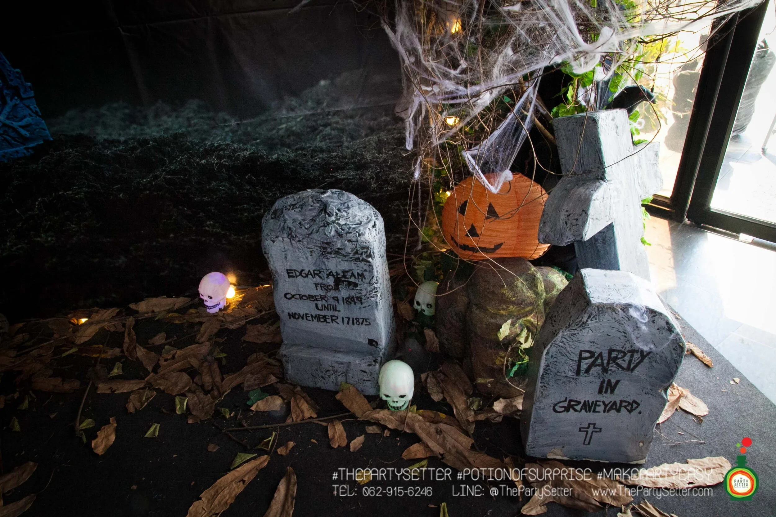 the party setter theme halloween the grave 8