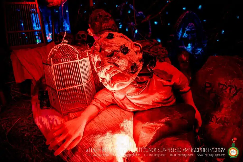 the party setter theme halloween the red moon 5