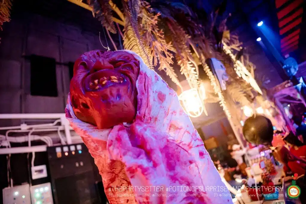 the party setter theme halloween the red moon 7