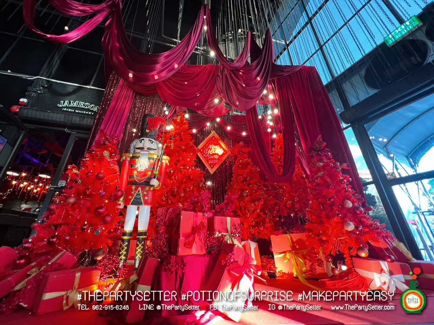 the party setter theme christmas red velvet 2