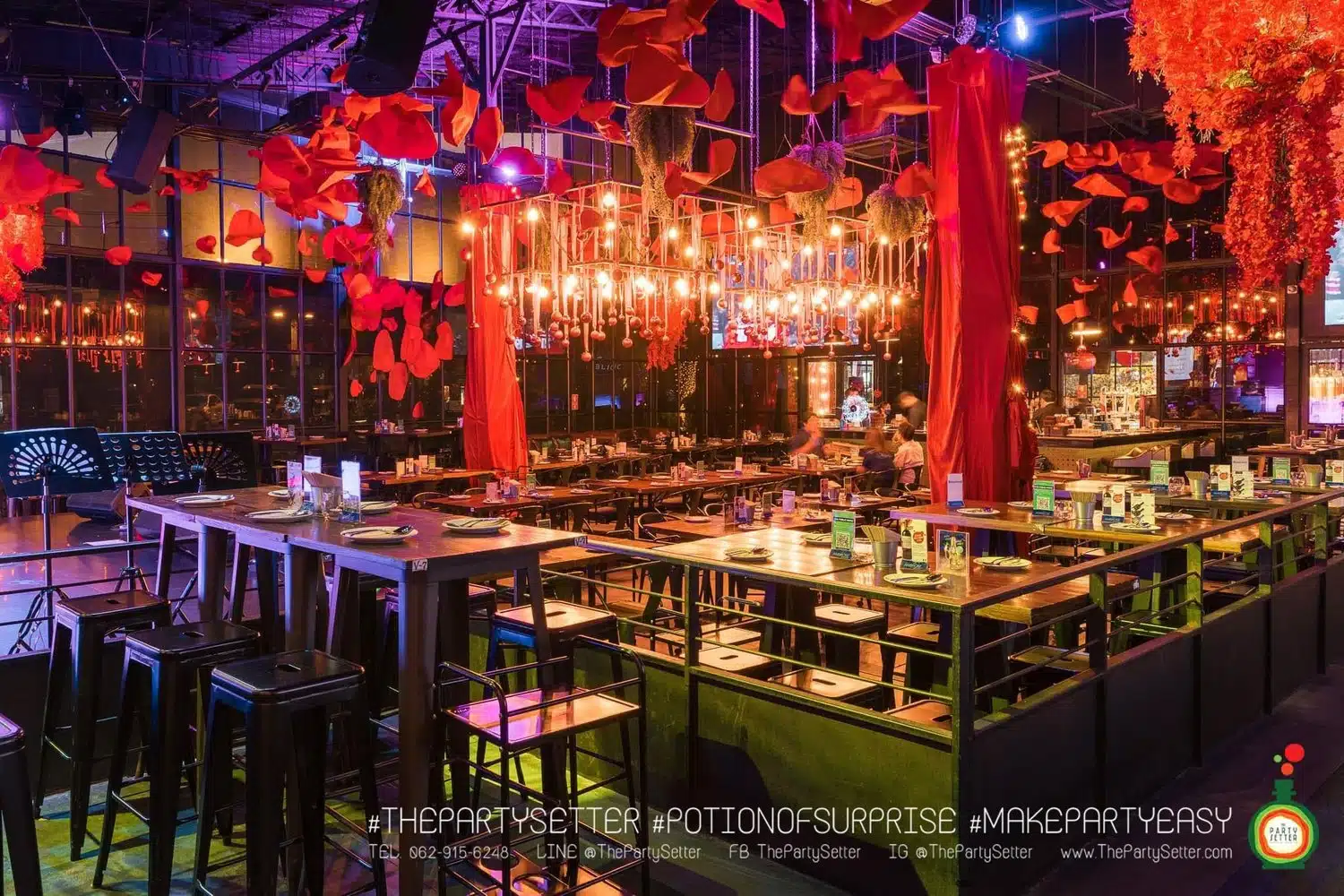 the party setter theme christmas red velvet 24